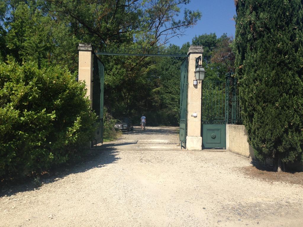 Le Mas De Trevouse Saint-Saturnin-les-Avignon Exterior photo
