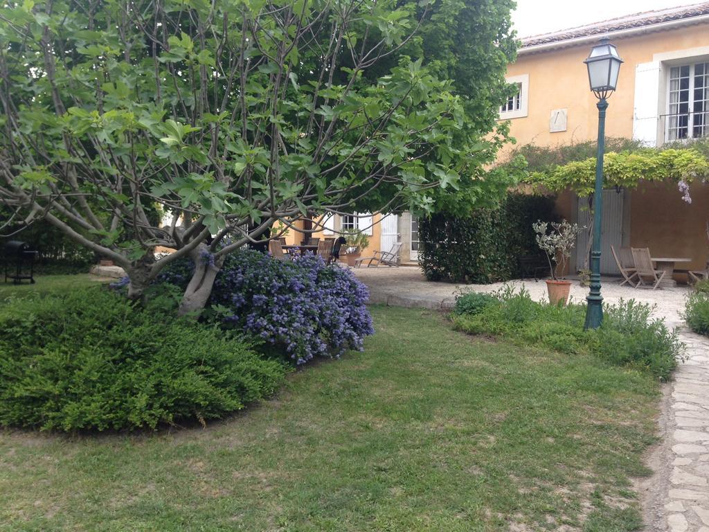 Le Mas De Trevouse Saint-Saturnin-les-Avignon Exterior photo