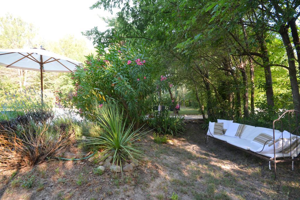 Le Mas De Trevouse Saint-Saturnin-les-Avignon Exterior photo