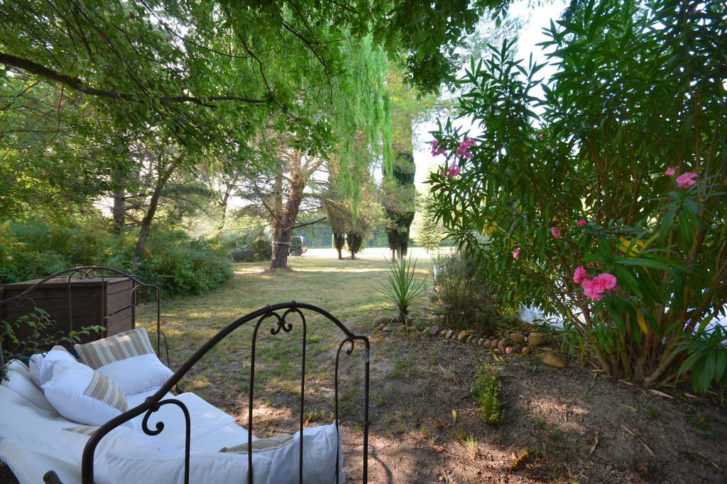 Le Mas De Trevouse Saint-Saturnin-les-Avignon Exterior photo
