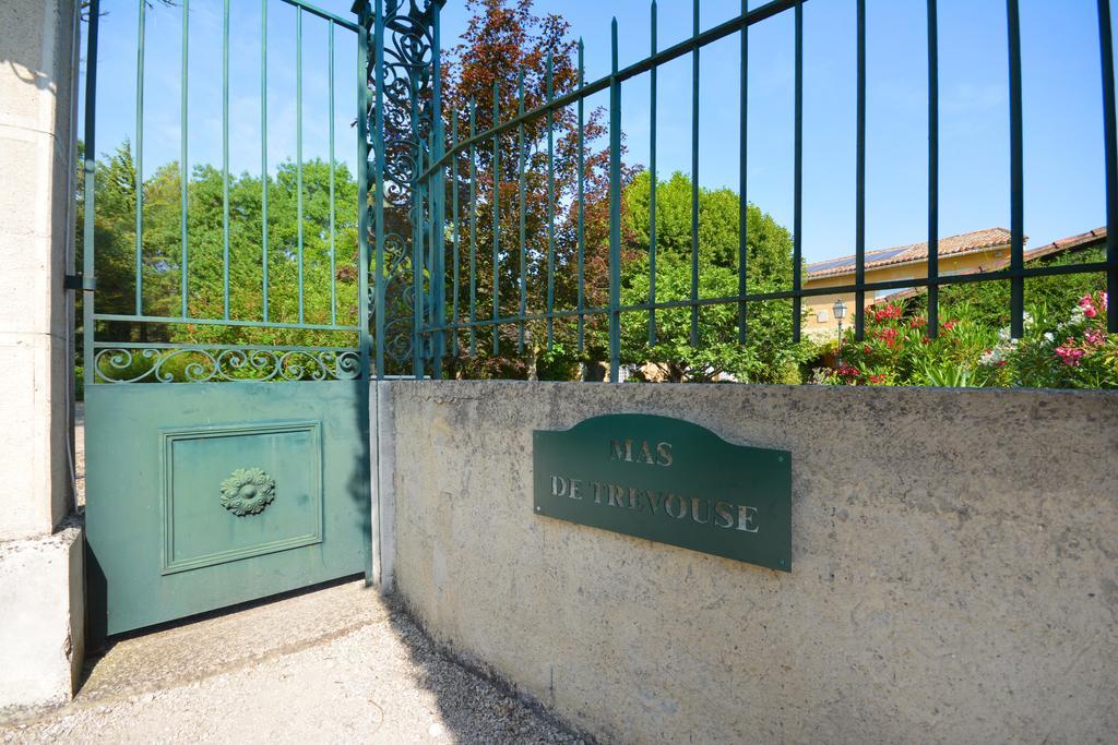 Le Mas De Trevouse Saint-Saturnin-les-Avignon Exterior photo