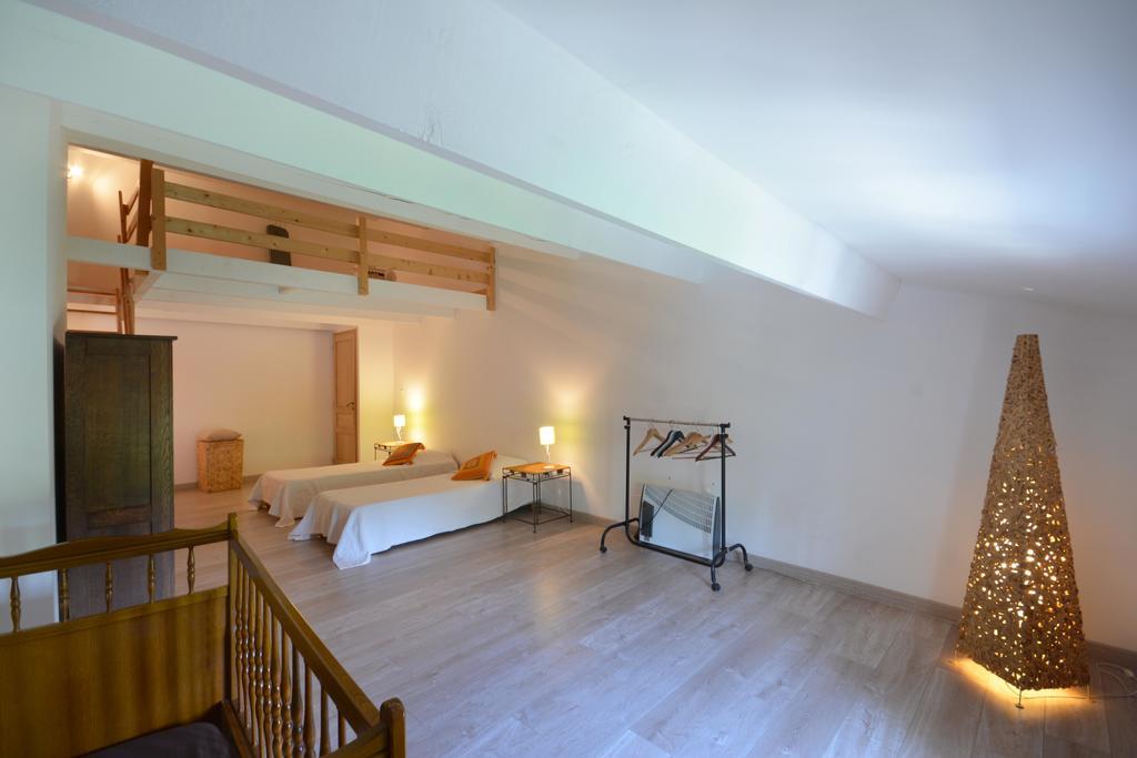 Le Mas De Trevouse Saint-Saturnin-les-Avignon Exterior photo