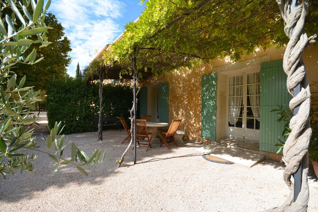 Le Mas De Trevouse Saint-Saturnin-les-Avignon Exterior photo