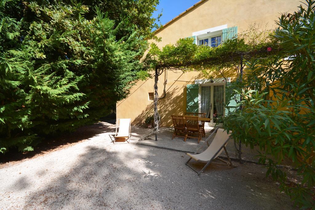 Le Mas De Trevouse Saint-Saturnin-les-Avignon Exterior photo